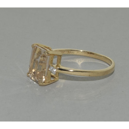 343 - A 9ct gold Daubarite ring Size R