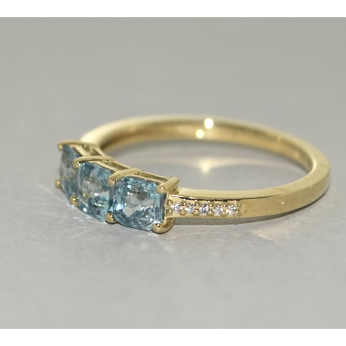 375 - A 9ct gold natural blue zircon ring Size N