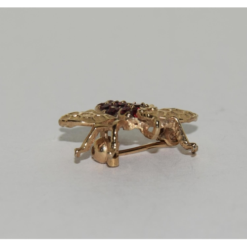 327 - 9ct Gold Ruby bee brooch.