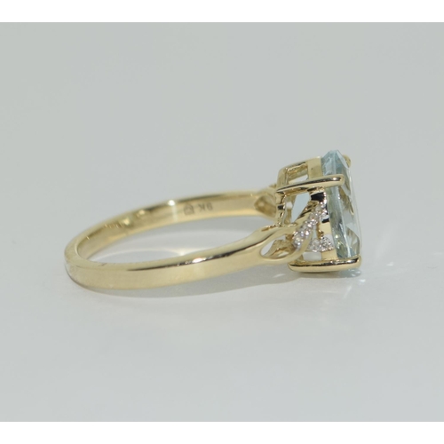 454 - A 9ct gold aquamarine ring size N 1/2.