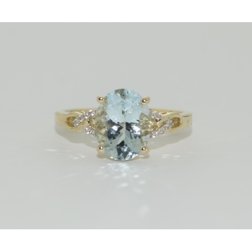 454 - A 9ct gold aquamarine ring size N 1/2.