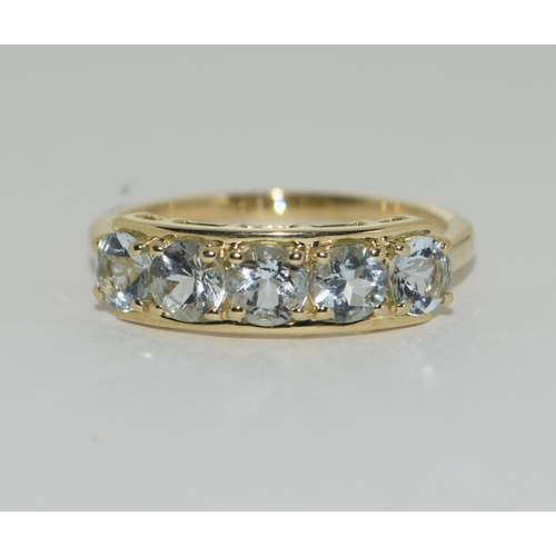 493 - A 9ct gold aquamarine 5 stone ring Size N