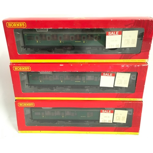 70 - Hornby OO Gauge group of Maunsell Coaches consisting of R4339B BR 6 Compartment Brake 2803, R4341€ S... 