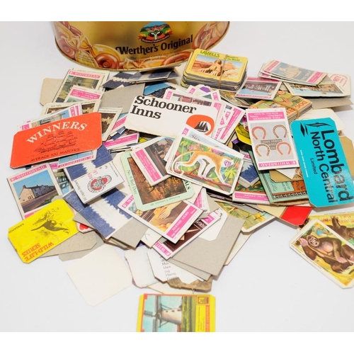 22 - Very large number of matchboxes/matchbooks, in albums and loose for sorting