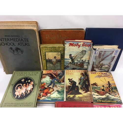 74 - Collection of vintage hardback and paperback books to include well known titles: Moby Dick, Gulliver... 