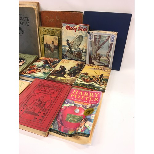 74 - Collection of vintage hardback and paperback books to include well known titles: Moby Dick, Gulliver... 