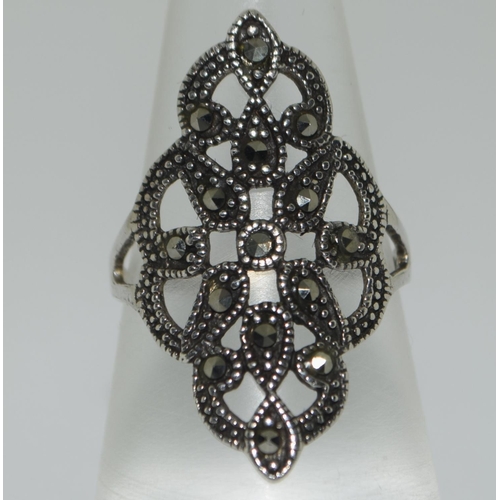 426 - A silver Art Deco marcasite panel ring Size N