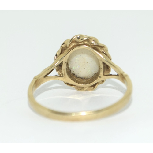 399 - 9ct gold antique set Opal ring size P