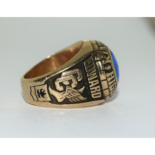 409 - 10ct gold gents Coligiate ring Kingham High School for Edward 2005 16.5g size Q