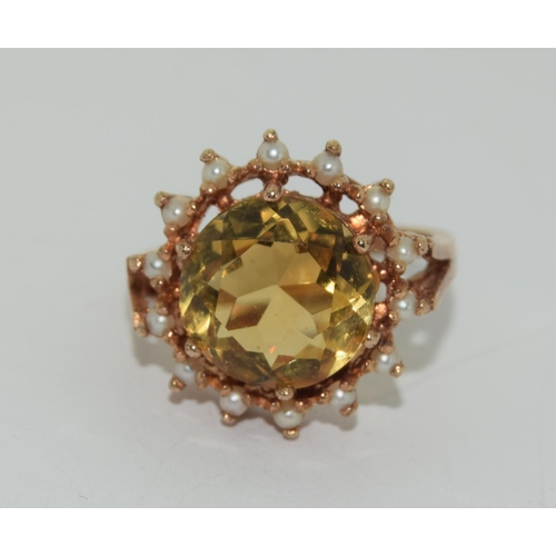 420 - 9ct gold antique set citron and pearl ring size M