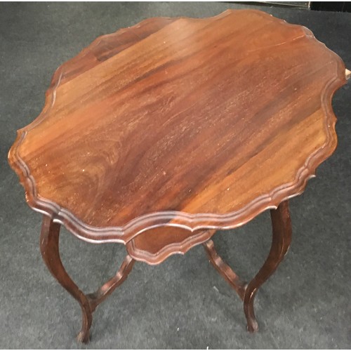 525 - Mahogany Edwardian centre table 84x75x66cm.