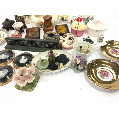 63 - Mixed collection of curios and chinaware to include Royal Worcester, Poole Pottery, Murano glass ani... 