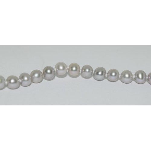 356 - Cultured pearl silver clasp bracelet.