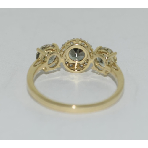 467 - A 9ct gold 3 stone green amethyst ring. Size N 1/2.