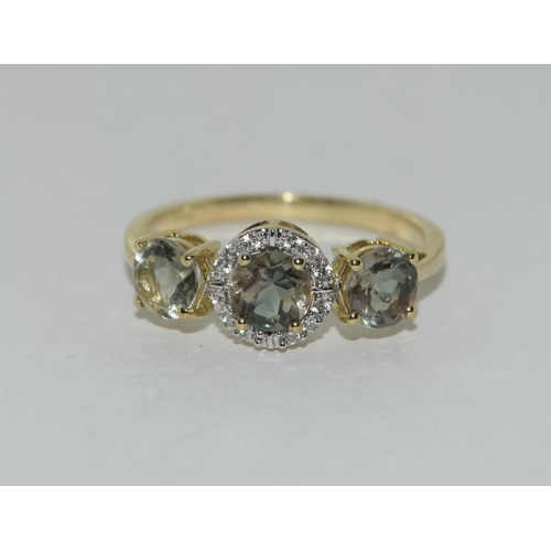 467 - A 9ct gold 3 stone green amethyst ring. Size N 1/2.