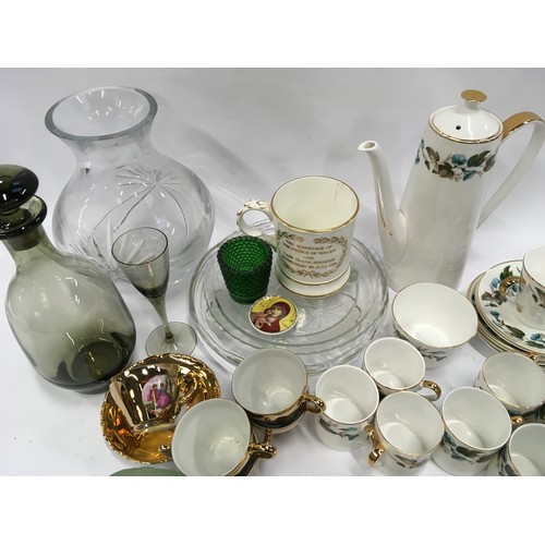 87 - Large collection of mixed china and glassware.