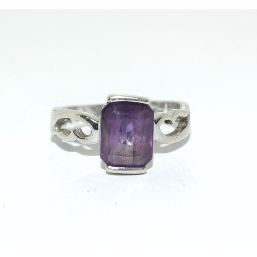 401 - Silver amethyst ring. Size L.