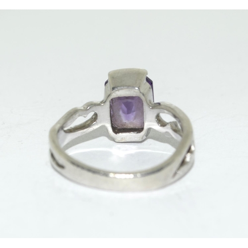 401 - Silver amethyst ring. Size L.