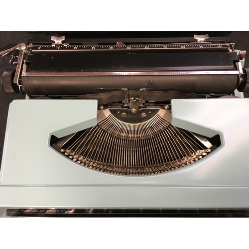 65 - Silver Reed SR 180 De Luxe typewriter.