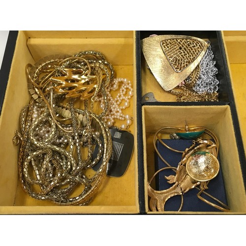 510 - Large collection of mixed costume jewellery to include 9ct gold and silver.