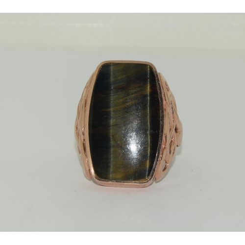 442 - 9ct rose gold antique set polished tiger eye oblong set fancy ring size N