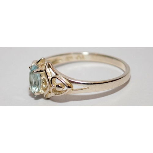 360 - A 925 silver and natural blue topaz ring Size T 1/2.