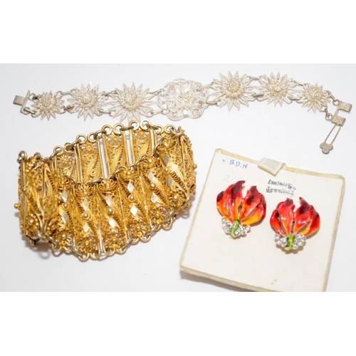 442 - Collection of costume jewelry to include yellow metal earrings and brooch