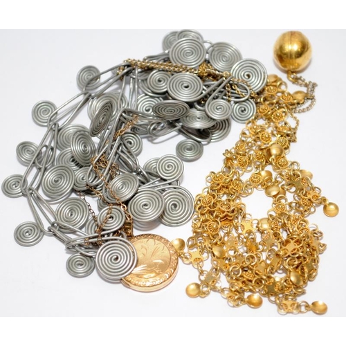 442 - Collection of costume jewelry to include yellow metal earrings and brooch