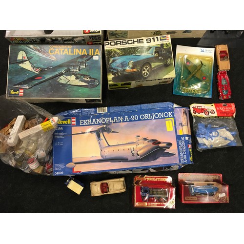 176 - Large collection of vintage games, toys and model kits to include Revell. Not been checked for compl... 