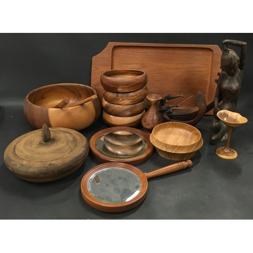 36 - Collection of various wooden/treen items.