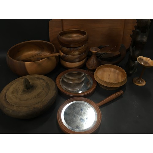 36 - Collection of various wooden/treen items.