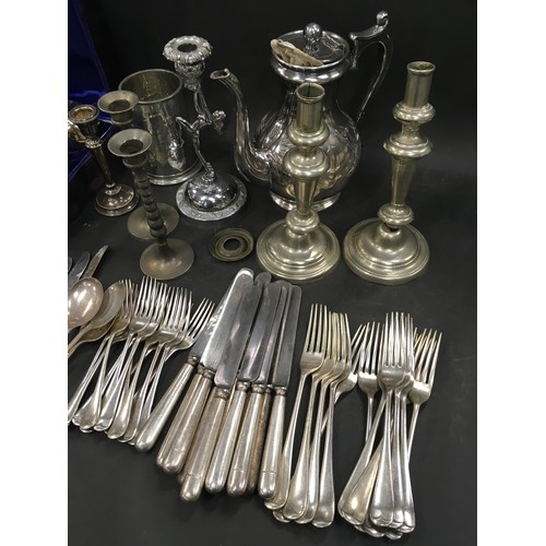 333 - Collection of mixed silver and silver plate to include flatware.