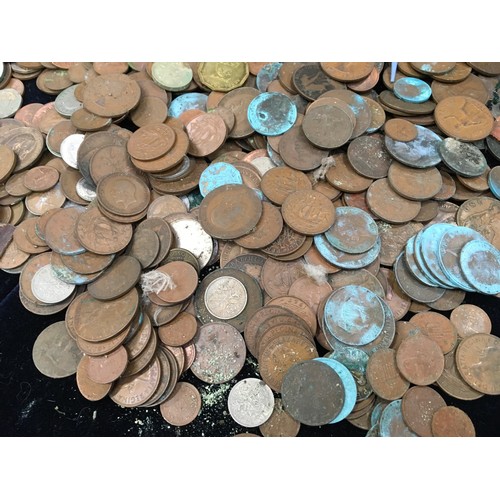 230 - A large collection of mainly British copper coinage.