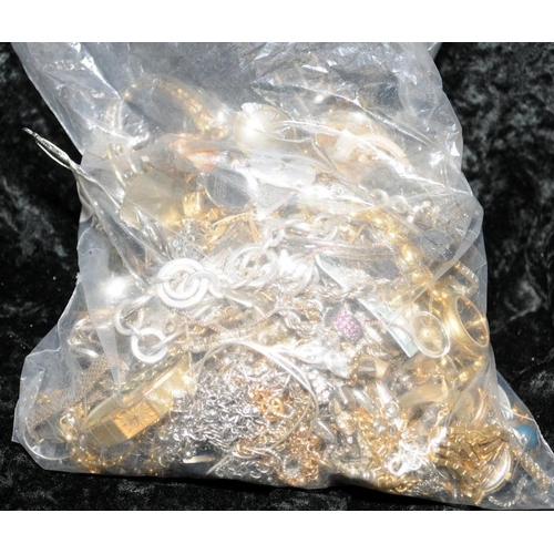 374 - Bag of costume jewellery