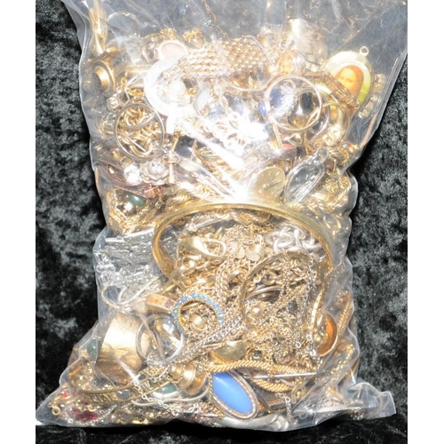 334 - Bag of costume jewellery