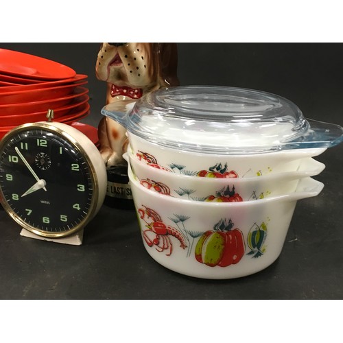 1 - Mixed lot to include a collection of vintage Gaydon Melmex melamine tableware, a vintage musical dog... 