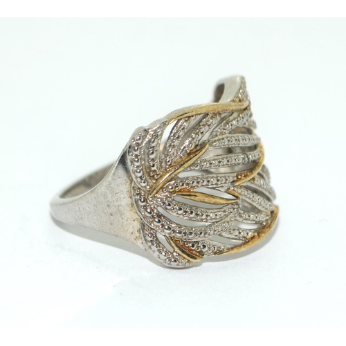 417 - A 925 silver and gold big wing feather ring Size S