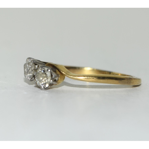 430 - 18ct Gold Diamond ring - approx 50 points. Size Q.