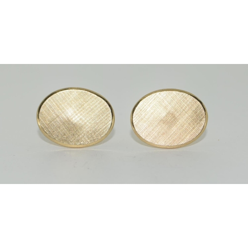 440 - Pair of 14ct Gold cuff links together with 22ct Gold Wedding band, Size U.