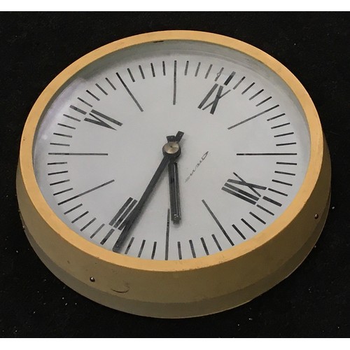 11 - A retro round clock.