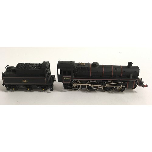 101 - Collection of OO locomotives to include  TRI-ANG HORNBY R850 B.R. Green No. 60103 Flying Scotsman, E... 