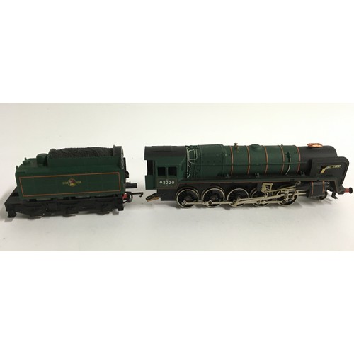 101 - Collection of OO locomotives to include  TRI-ANG HORNBY R850 B.R. Green No. 60103 Flying Scotsman, E... 