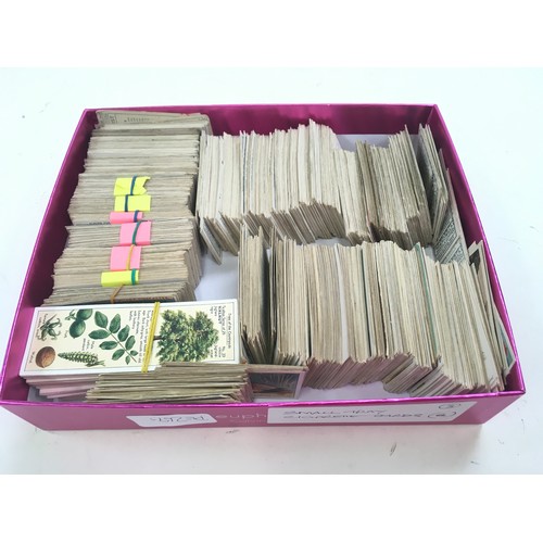 236 - A small pink tray of cigarette cards.