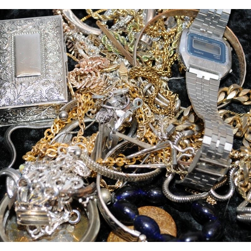 500 - Mixed bag of costume jewellery