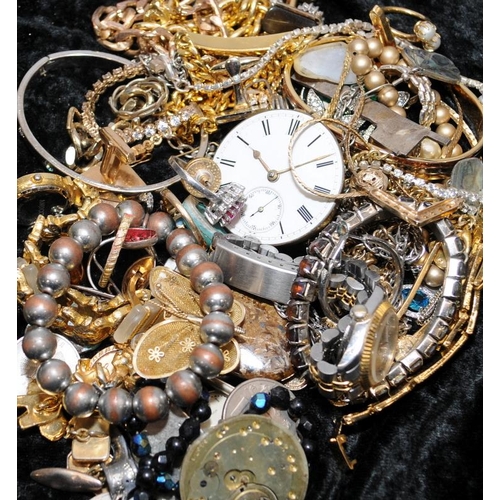 502 - Mixed bag of costume jewellery