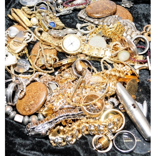 502 - Mixed bag of costume jewellery