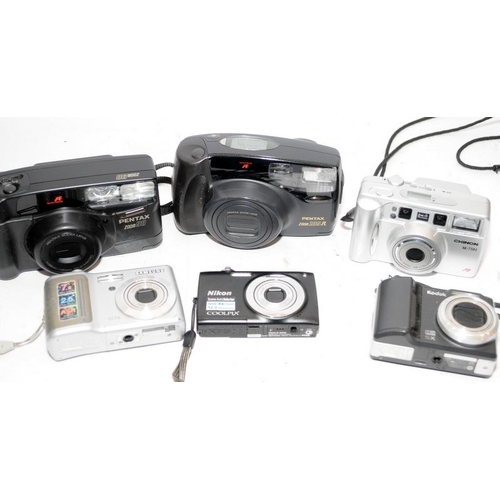 121 - Collection of vintage cameras and accessories to include cine cameras, slide and film projectors, le... 