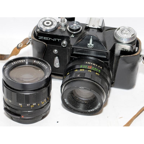 121 - Collection of vintage cameras and accessories to include cine cameras, slide and film projectors, le... 