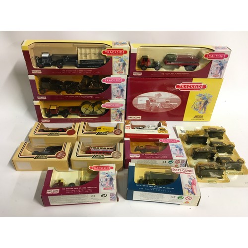 195 - Collection of mainly OO gauge accessories to include unboxed  locos, rolling stock, track, vehicles ... 