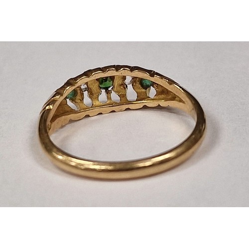 329 - Antique hallmarked 18ct gold Emerald/Diamond ring 3.4g, Size O, Boxed.